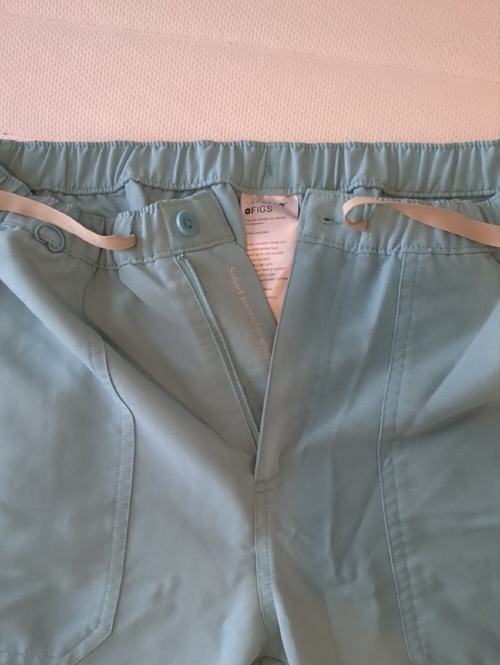 Figs Men’s Teal Medical Scrub Set - V-Neck Top & Drawstring Pants - Picture 5 of 7